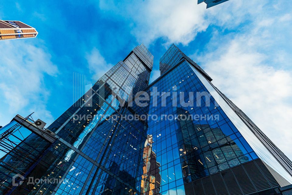 Продаётся 3-комнатная квартира, 219 м²