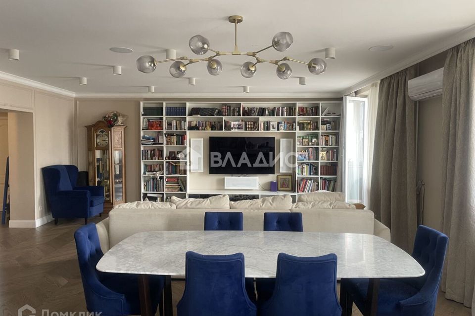 Продаётся 3-комнатная квартира, 134 м²