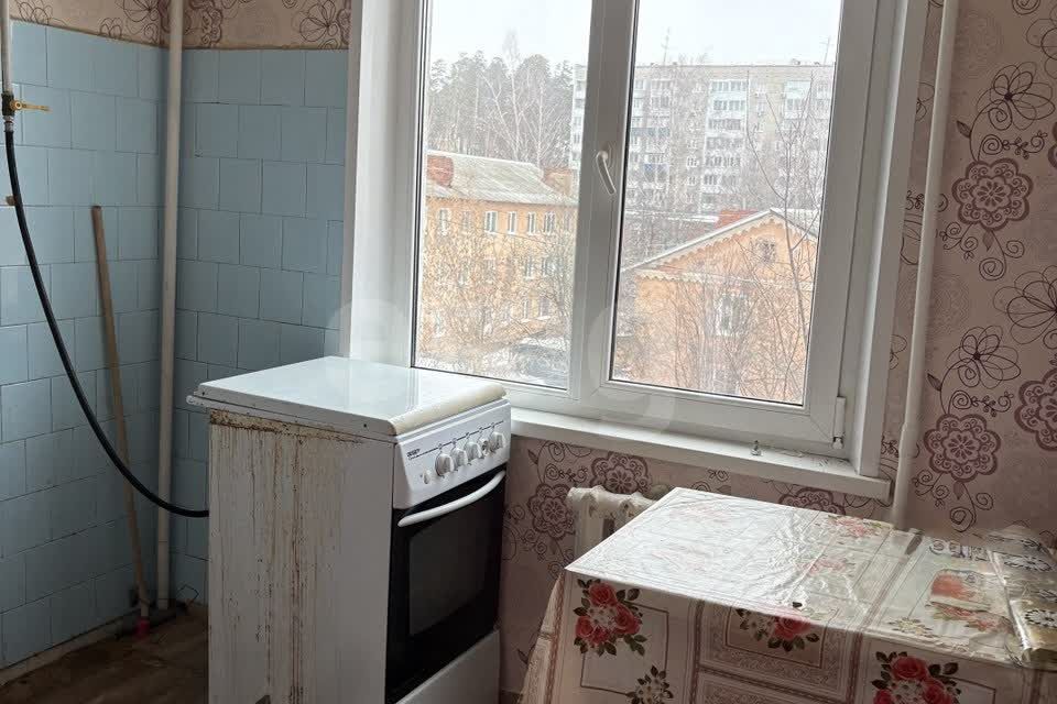 Продаётся 3-комнатная квартира, 48.6 м²