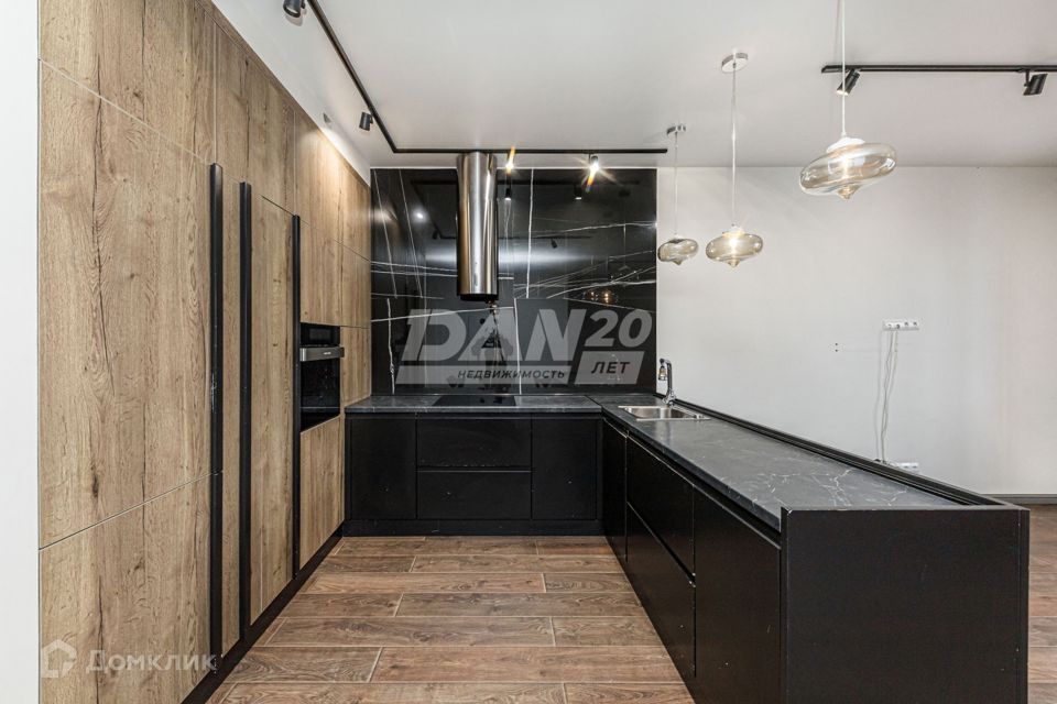 Продаётся 3-комнатная квартира, 124.4 м²