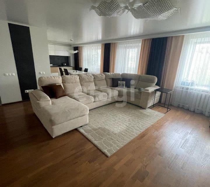 Продаётся 3-комнатная квартира, 101.6 м²