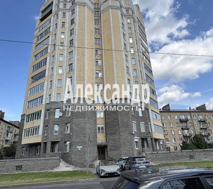 Продаётся 3-комнатная квартира, 109 м²
