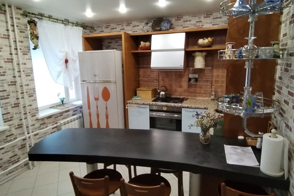 Продаётся 4-комнатная квартира, 130 м²