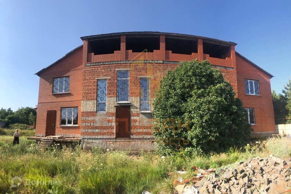 Продаётся 2-этажный дом, 610 м²