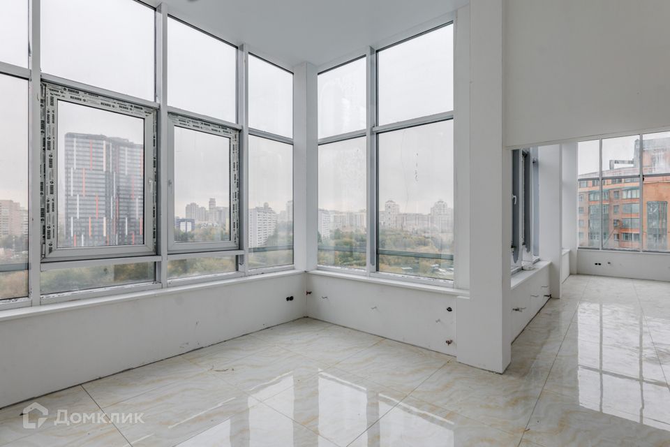 Продаётся 6-комнатная квартира, 390 м²