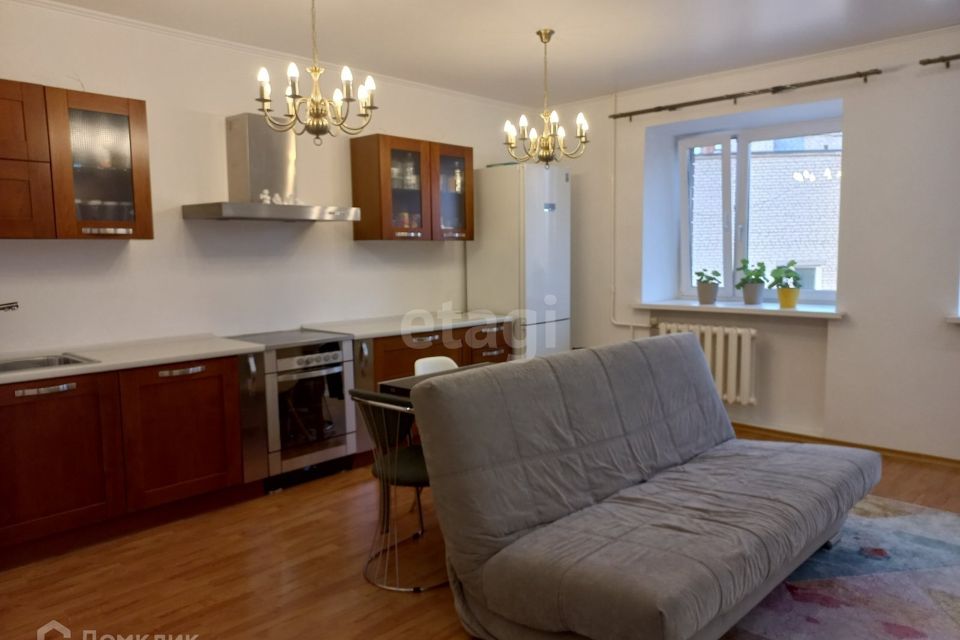 Продаётся 2-комнатная квартира, 81.9 м²