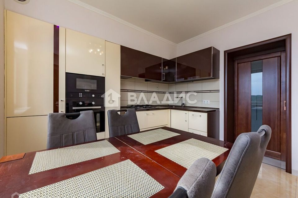 Продаётся 3-комнатная квартира, 97 м²