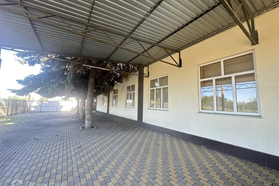 Продаётся торговое помещение, 422 м²