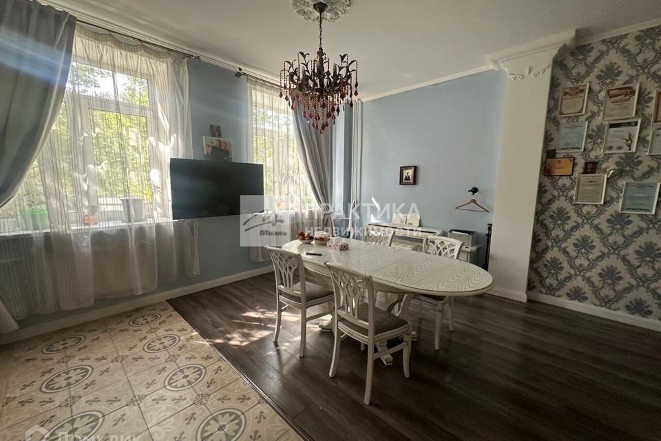 Продаётся 3-комнатная квартира, 106 м²