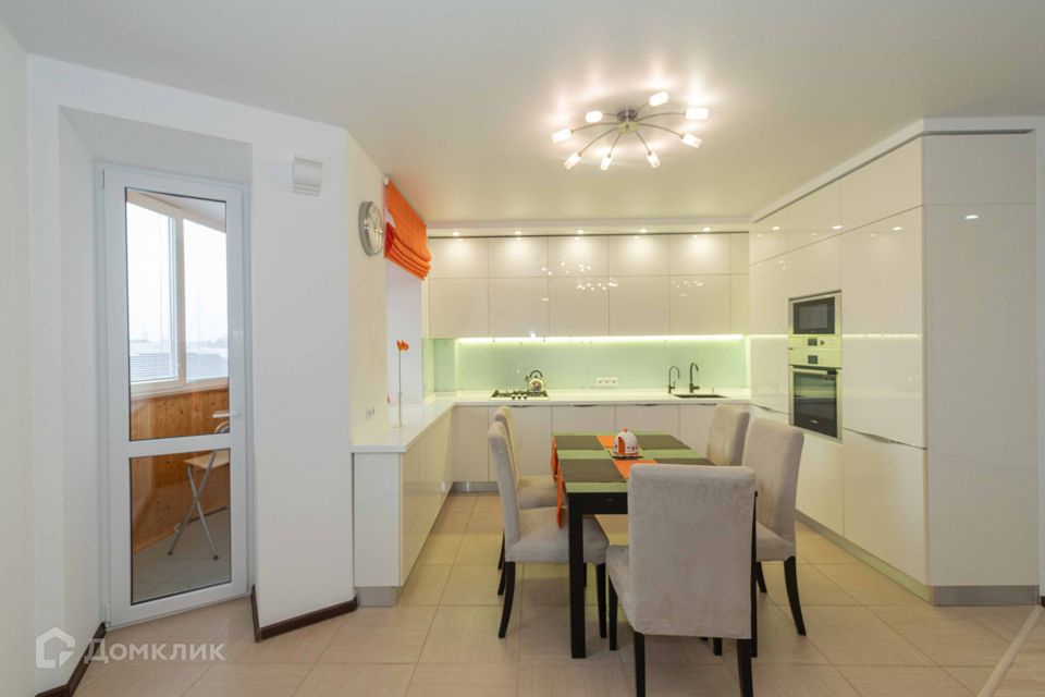 Сдаётся 2-комнатная квартира, 87 м²