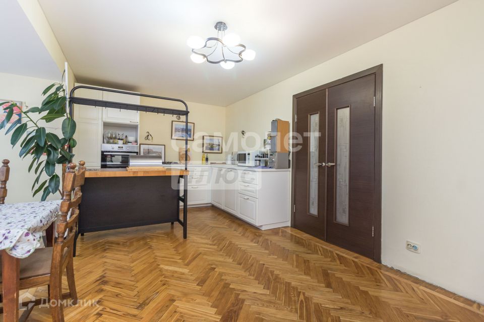 Продаётся 5-комнатная квартира, 159 м²