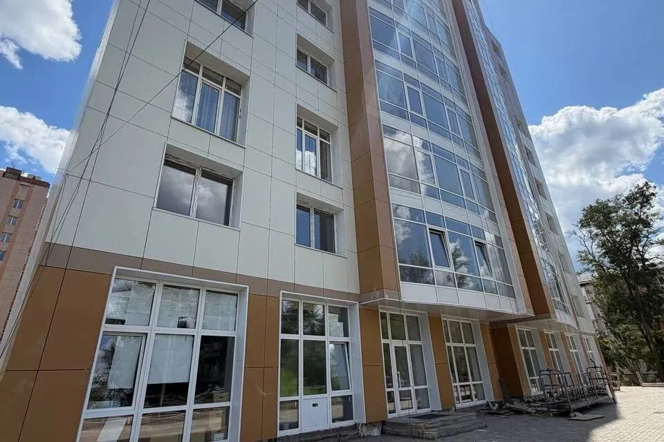 Продаётся 4-комнатная квартира, 193 м²