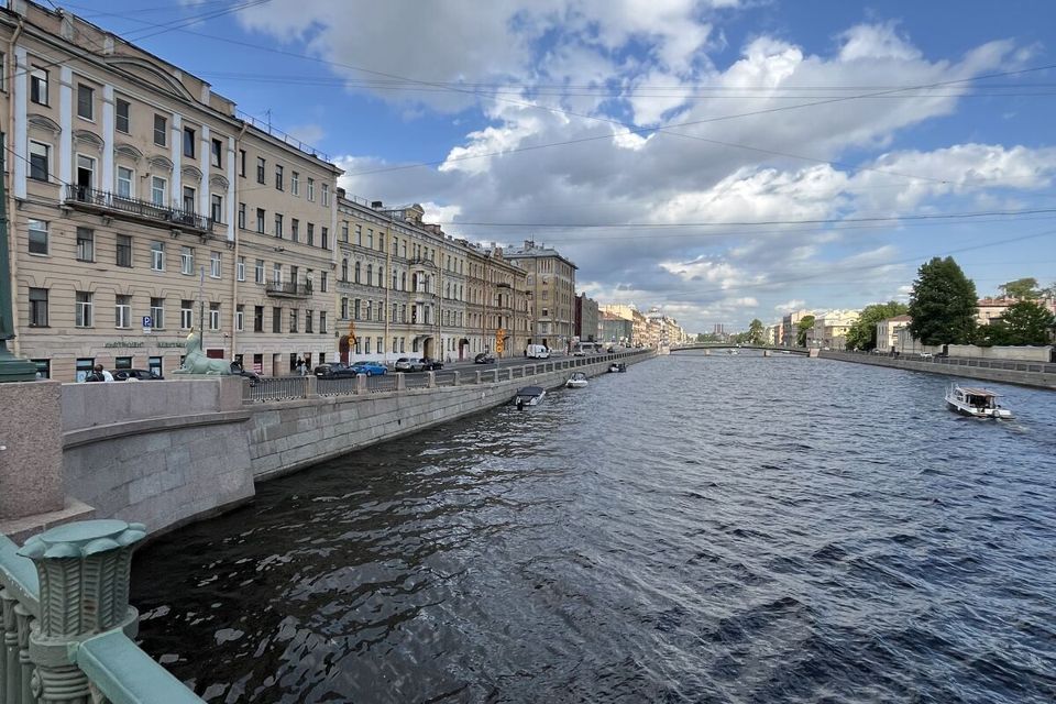 Продаётся 4-комнатная квартира, 140.8 м²