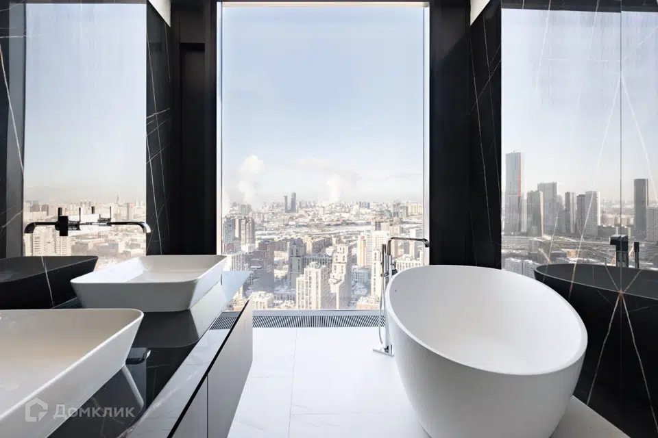 Продаётся 3-комнатная квартира, 109.3 м²