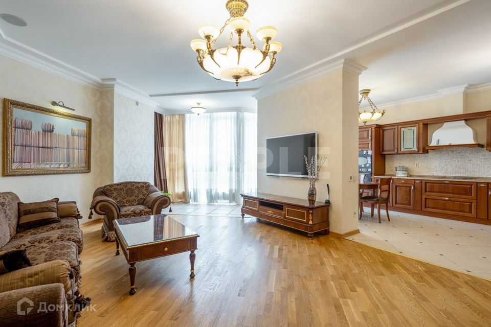 Продаётся 4-комнатная квартира, 149.7 м²