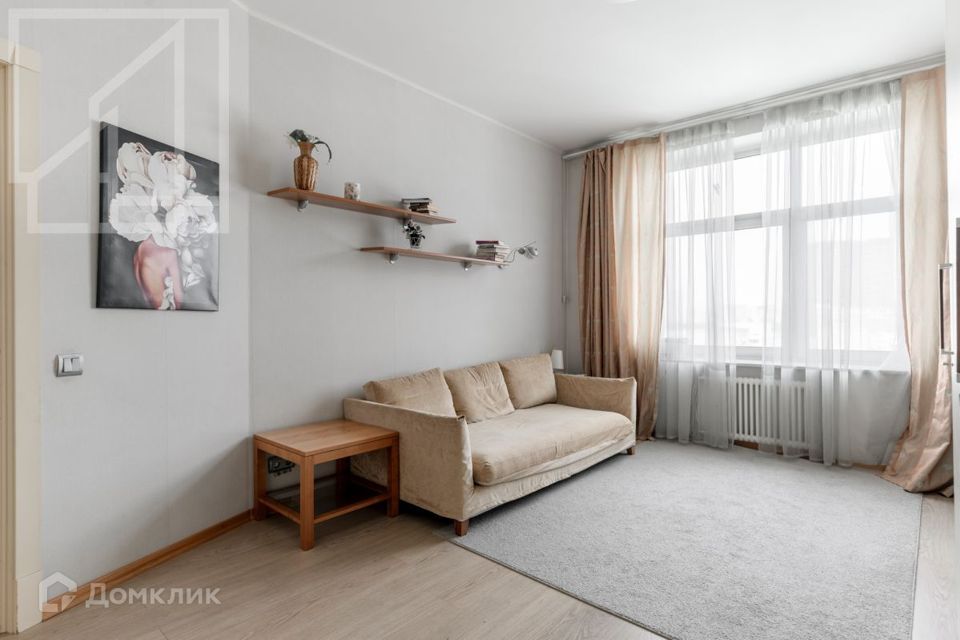 Сдаётся 4-комнатная квартира, 195 м²