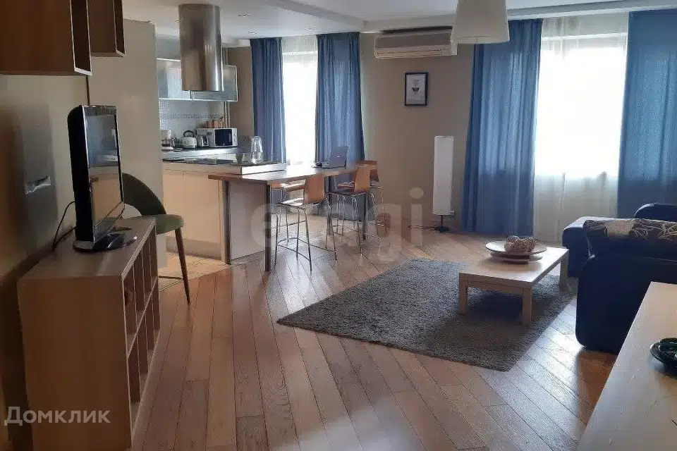 Продаётся 4-комнатная квартира, 156.1 м²