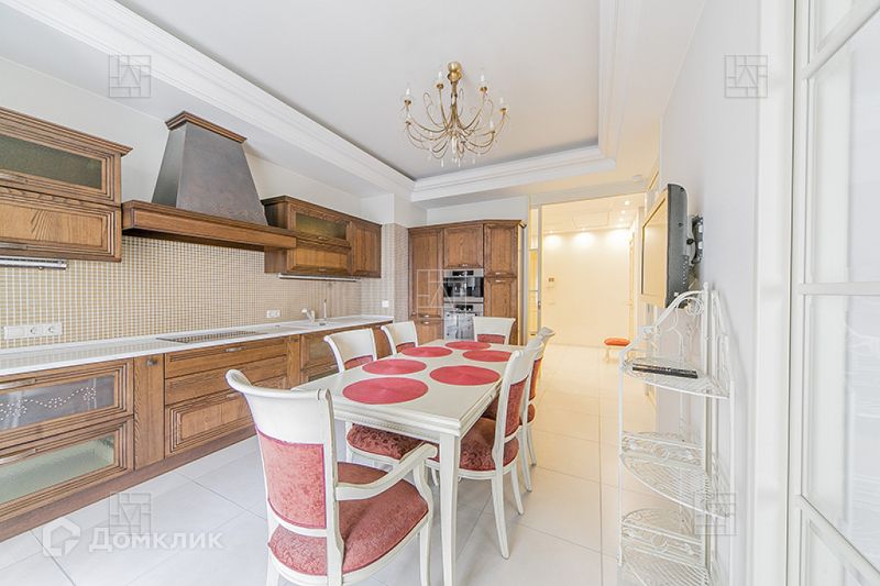 Сдаётся 4-комнатная квартира, 150 м²