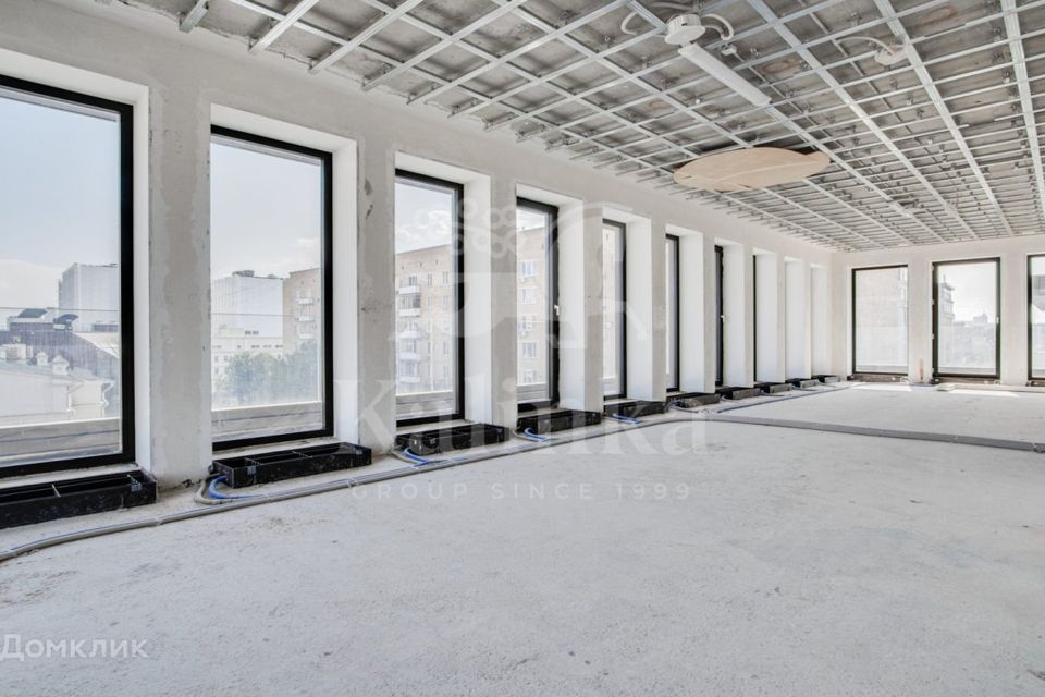 Продаётся 5-комнатная квартира, 261 м²