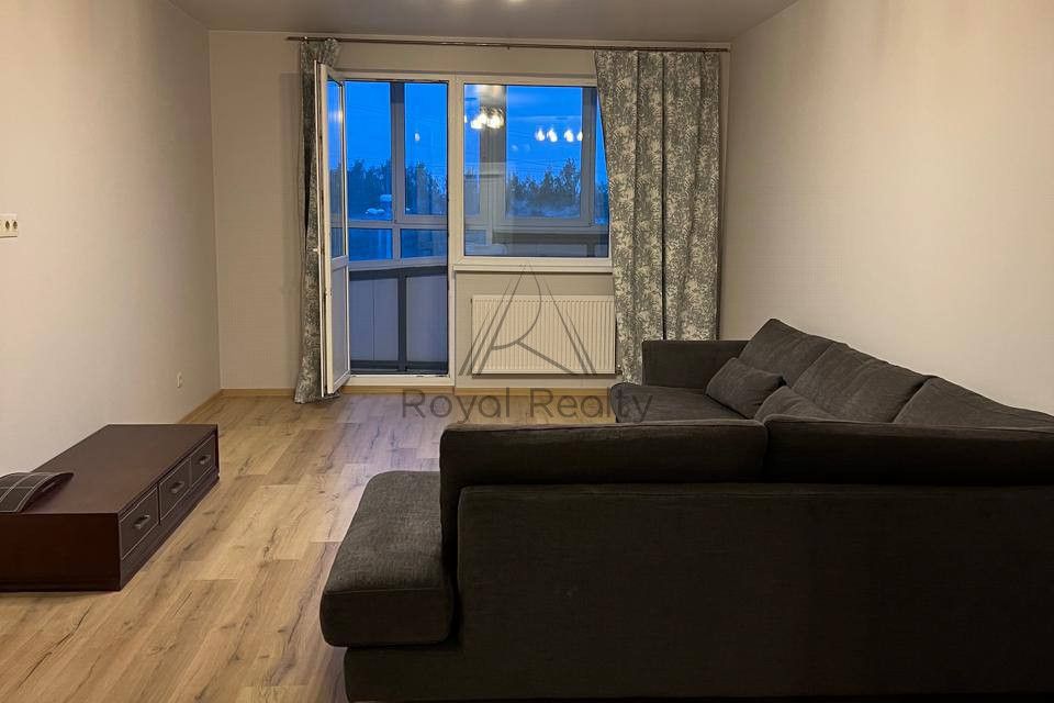 Сдаётся 4-комнатная квартира, 140 м²