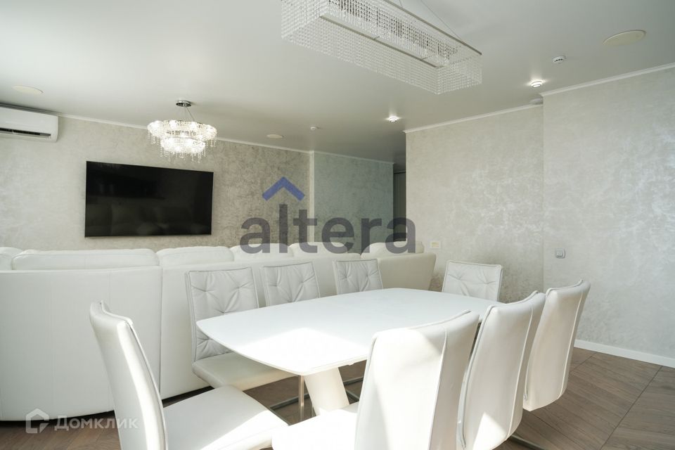 Продаётся 3-комнатная квартира, 148.8 м²