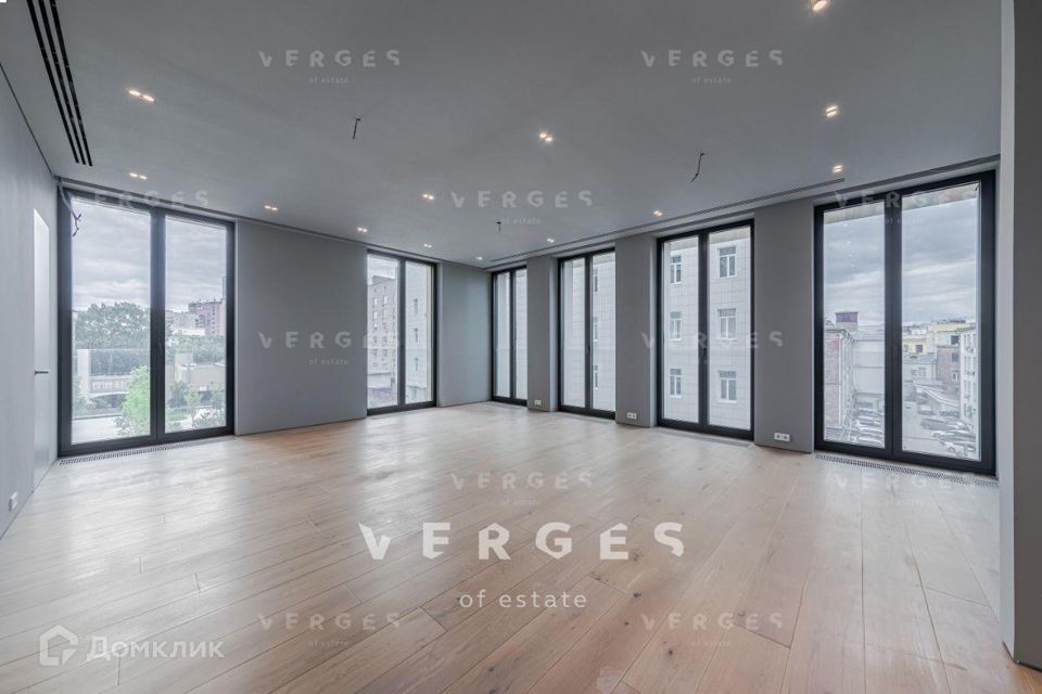 Продаётся 4-комнатная квартира, 175.4 м²