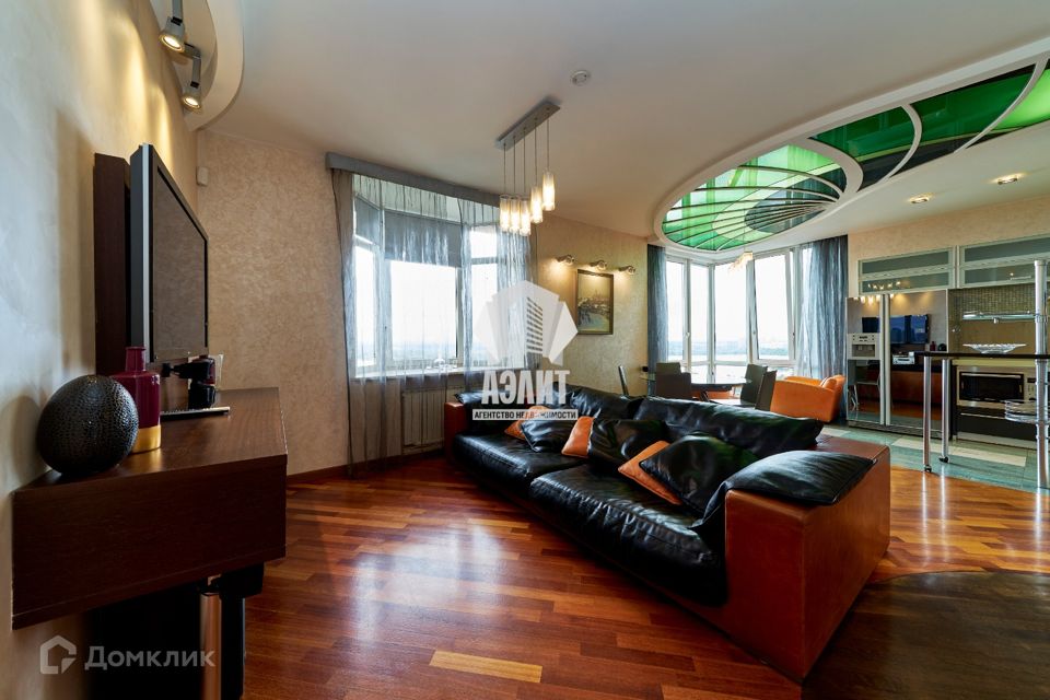 Сдаётся 4-комнатная квартира, 154 м²