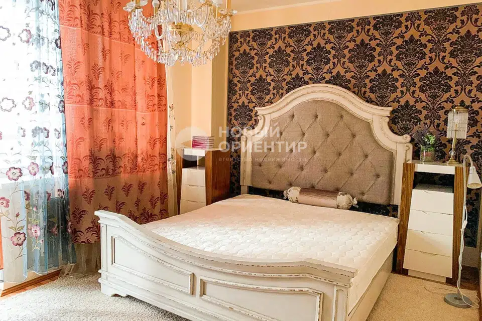 Сдаётся 7-комнатная квартира, 400 м²