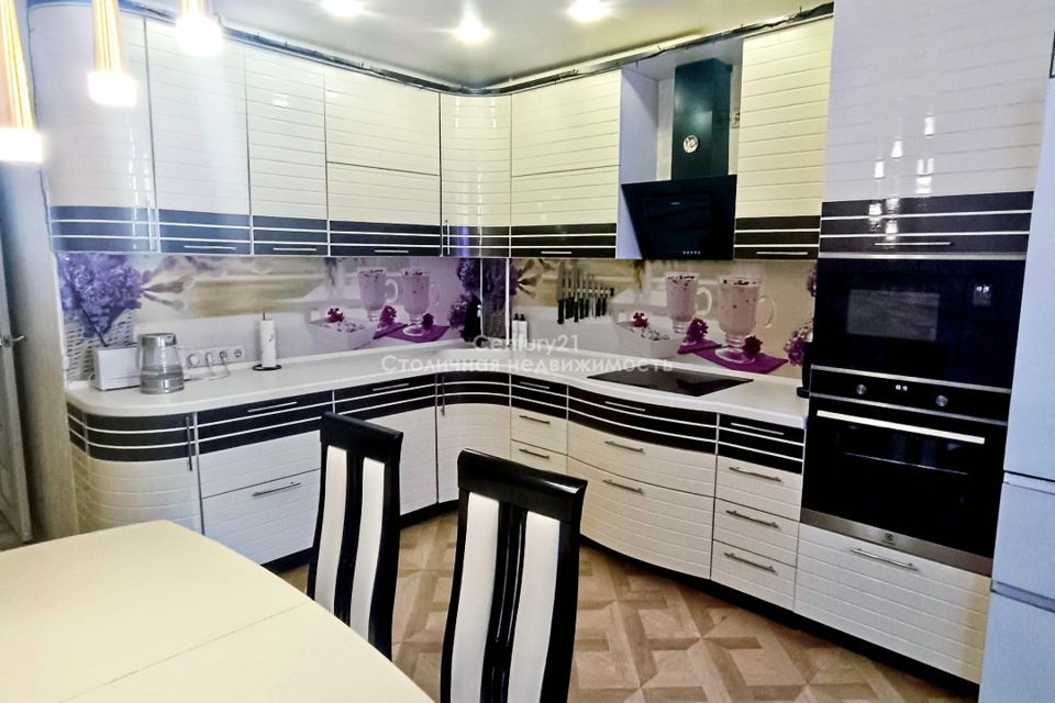 Продаётся 3-комнатная квартира, 100 м²