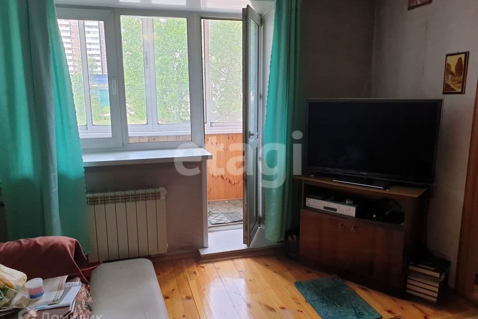 Продаётся 4-комнатная квартира, 64.4 м²