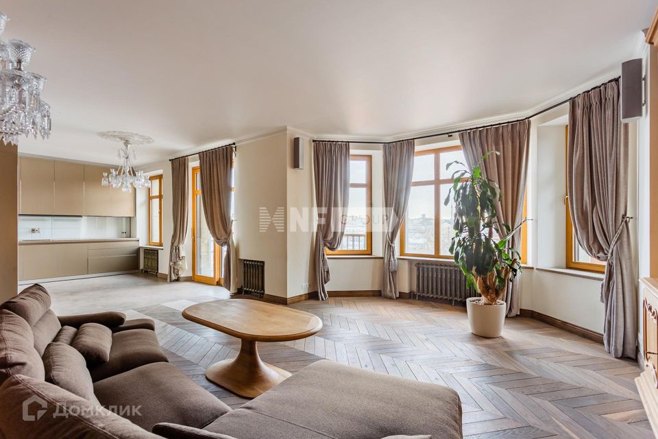 Продаётся 3-комнатная квартира, 170.5 м²