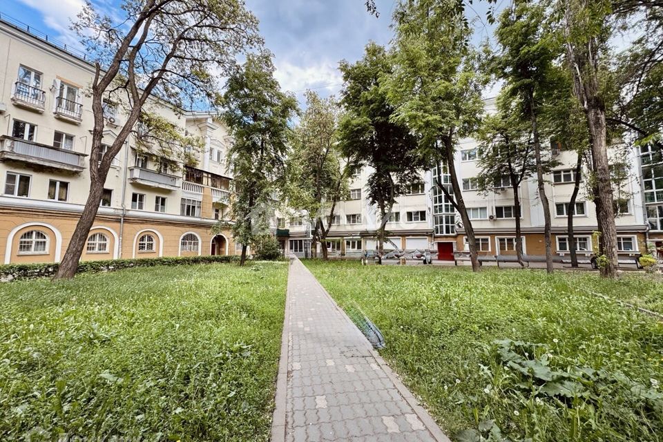 Продаётся 4-комнатная квартира, 82.4 м²