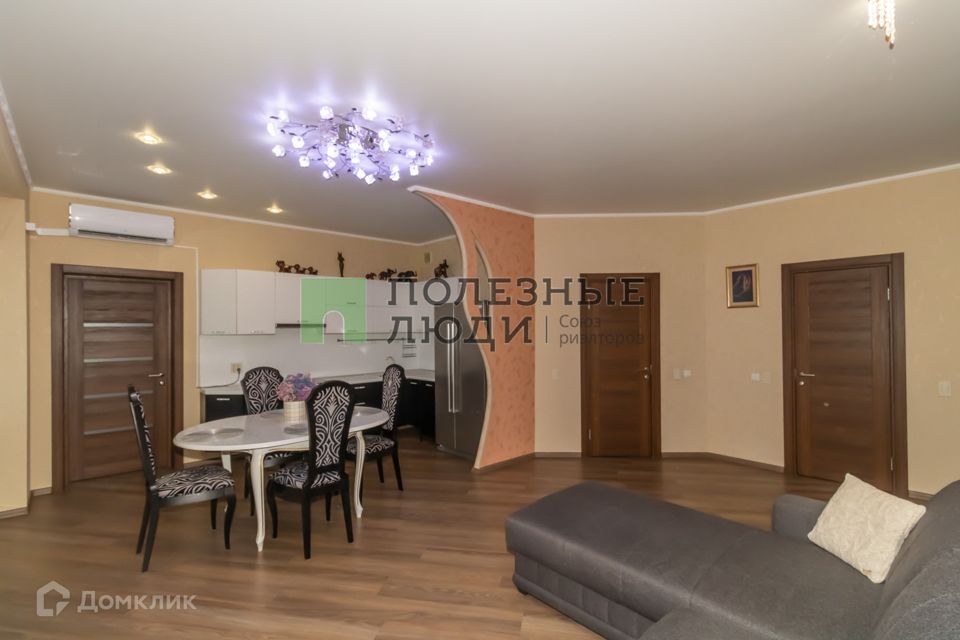 Продаётся 3-комнатная квартира, 106.9 м²