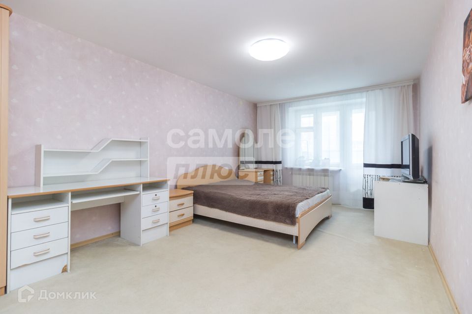 Продаётся 3-комнатная квартира, 159.2 м²