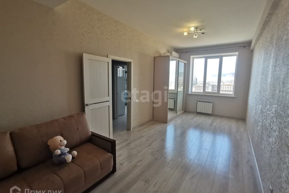 Продаётся 1-комнатная квартира, 43 м²