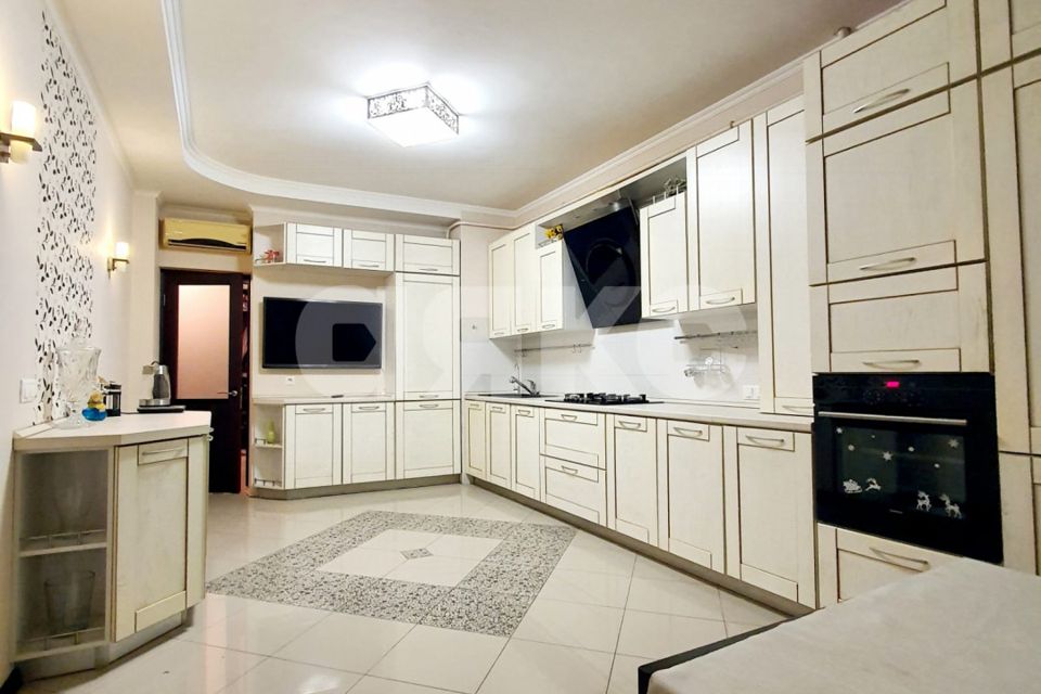 Продаётся 3-комнатная квартира, 102 м²