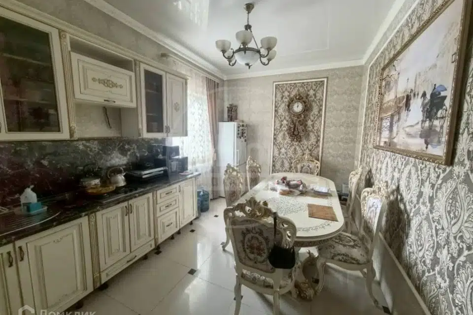 Продаётся 2-этажный дом, 200 м²