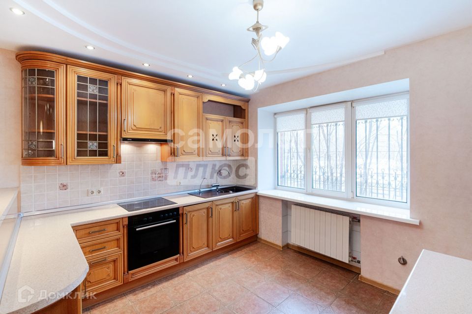 Продаётся 3-комнатная квартира, 120.7 м²