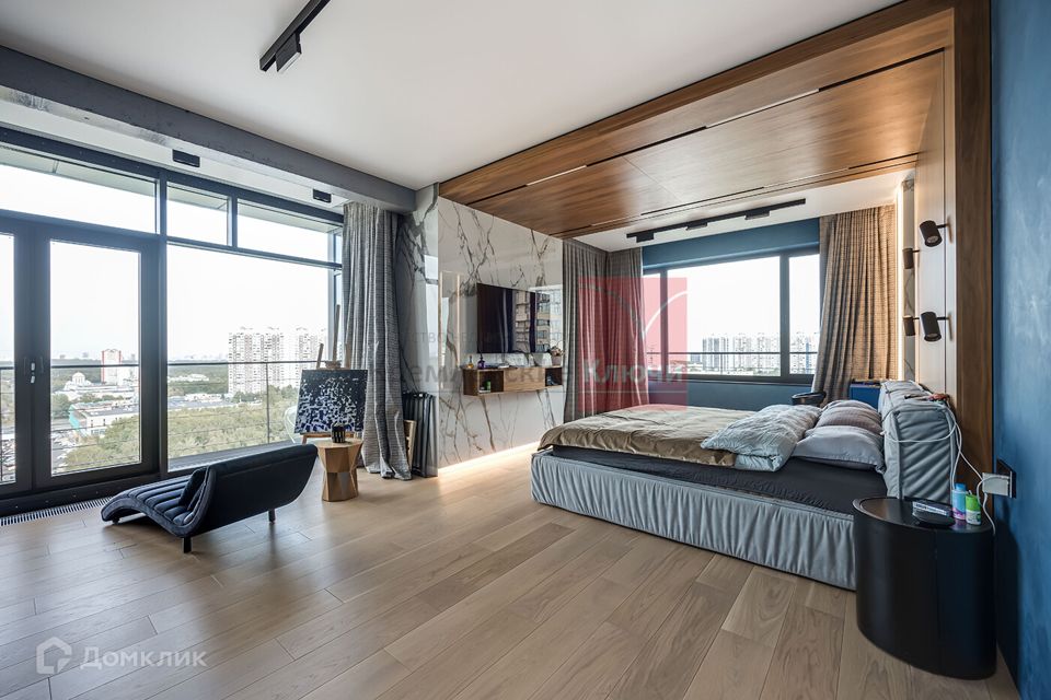 Продаётся 4-комнатная квартира, 162.2 м²