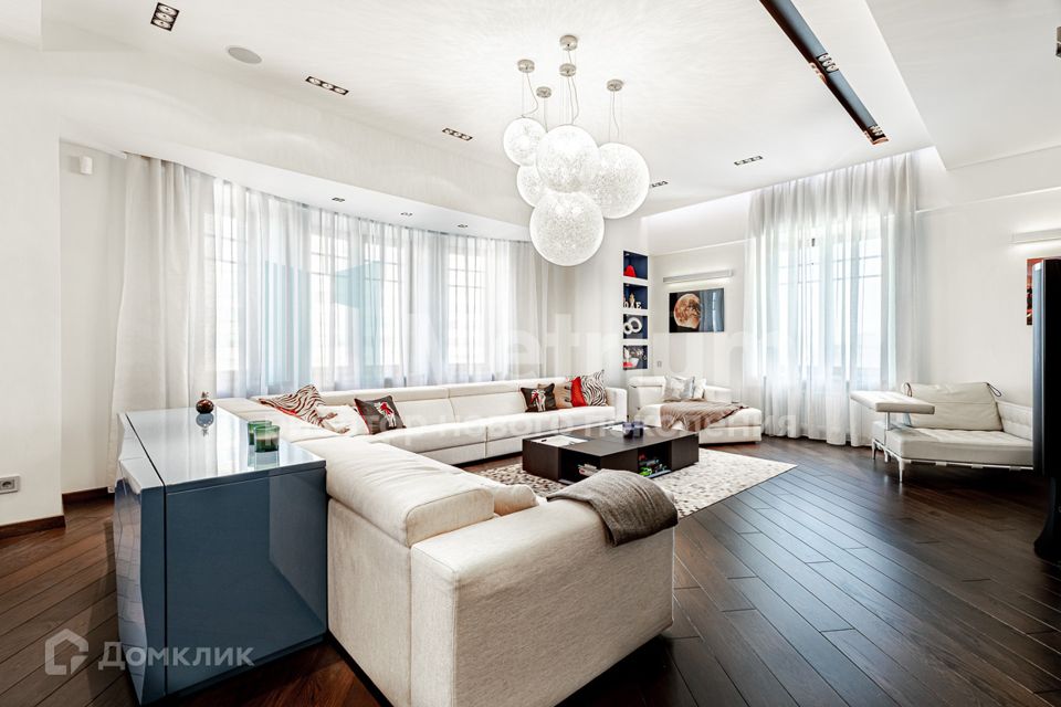 Продаётся 5-комнатная квартира, 363 м²