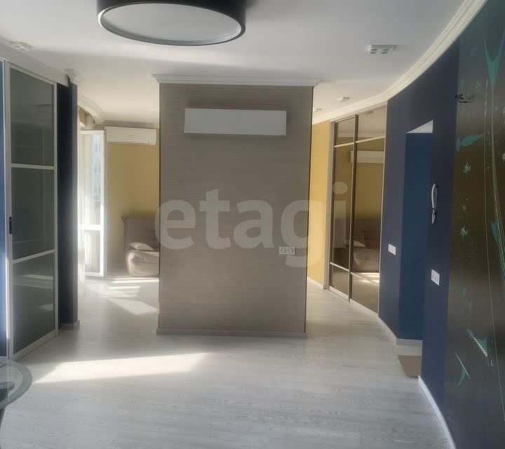 Продаётся 2-комнатная квартира, 60.8 м²