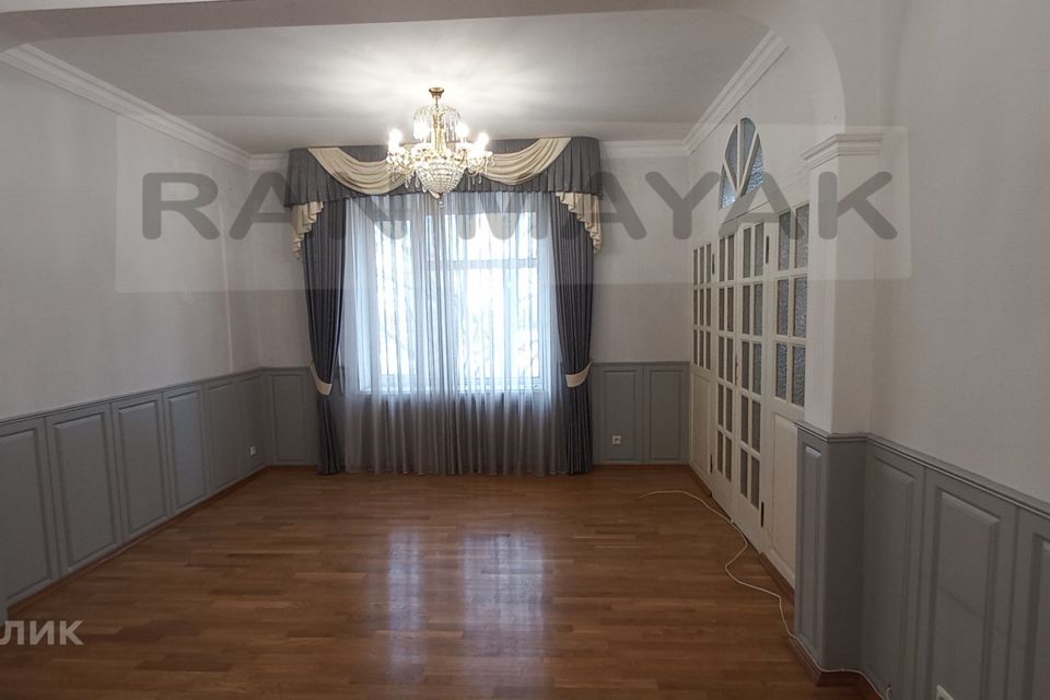 Продаётся 4-комнатная квартира, 126.6 м²
