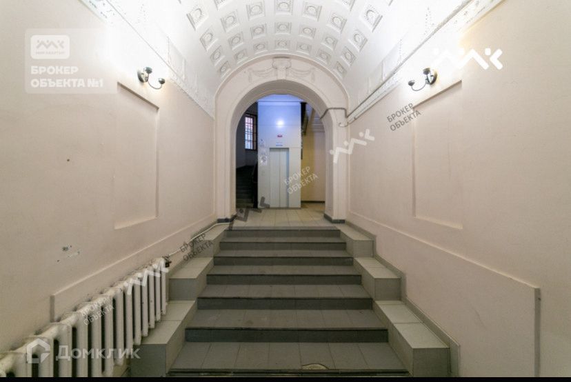 Продаётся 6-комнатная квартира, 305.6 м²