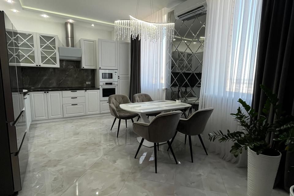Продаётся 3-комнатная квартира, 98 м²