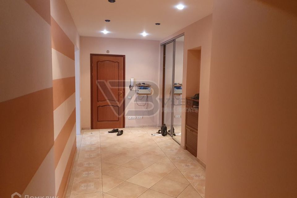 Сдаётся 4-комнатная квартира, 127 м²