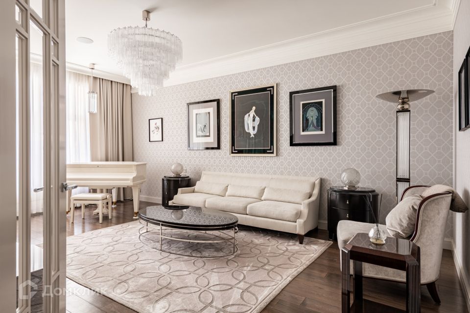 Продаётся 4-комнатная квартира, 173.6 м²