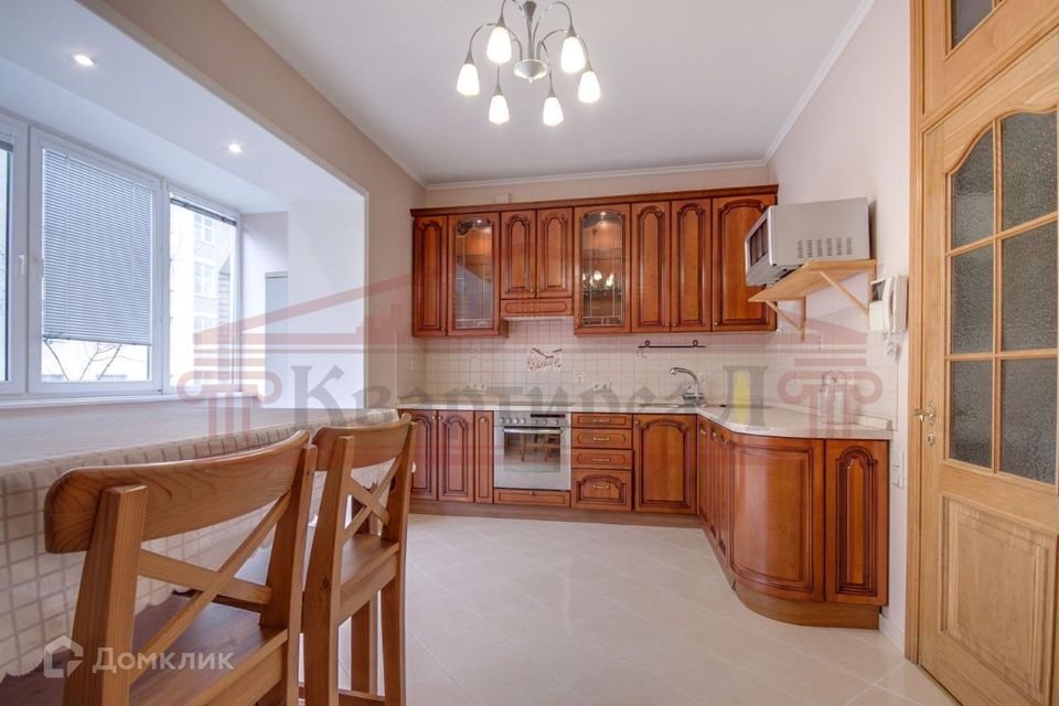 Сдаётся 5-комнатная квартира, 207 м²