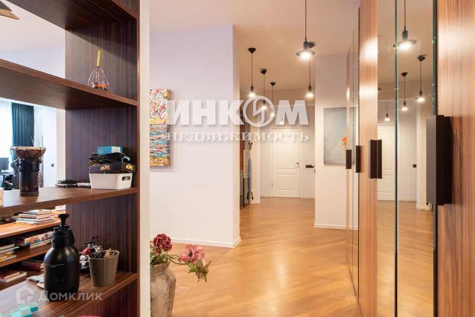Продаётся 3-комнатная квартира, 140.5 м²