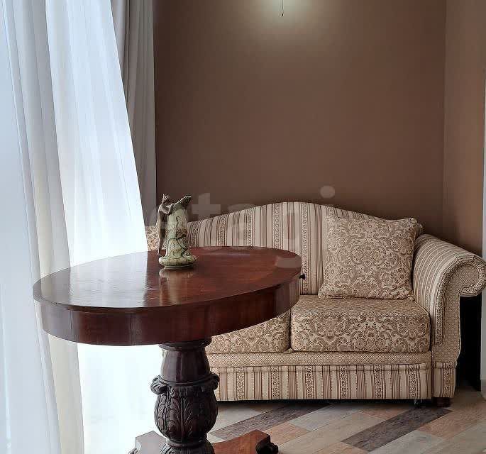 Продаётся 1-комнатная квартира, 61.2 м²