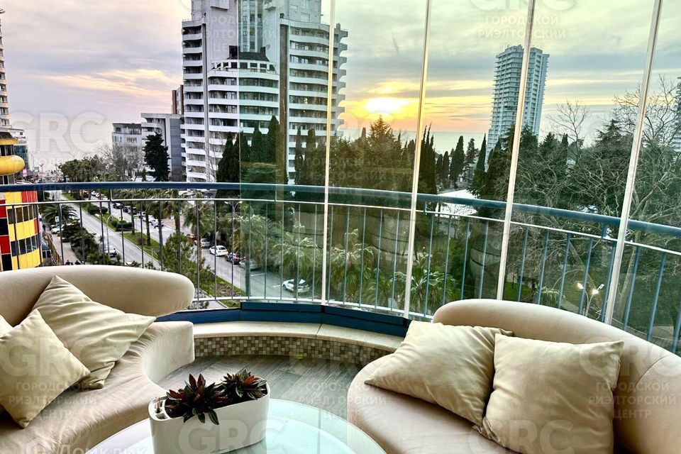 Продаётся 3-комнатная квартира, 153 м²